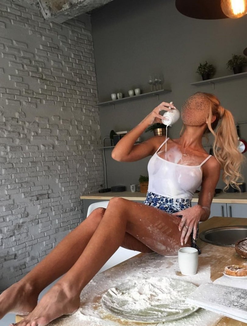 Софа привлекальеная девушка из Егорьевска цена от 4000 руб